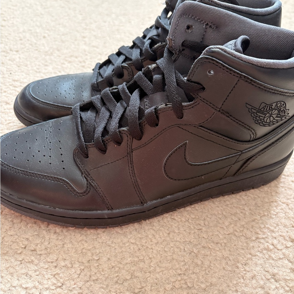 Jordan 1 Retro Mid Black size 11